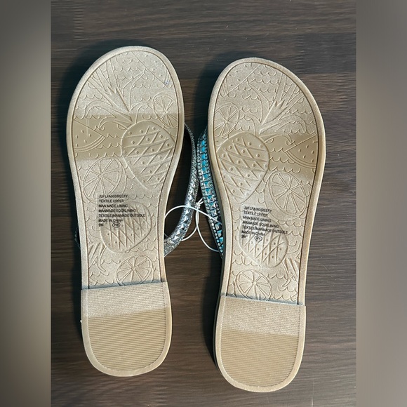 New Jellypop Shoes Los Angeles Silver Embellished Flip Flop Sandals Size 9 - Picture 6 of 9